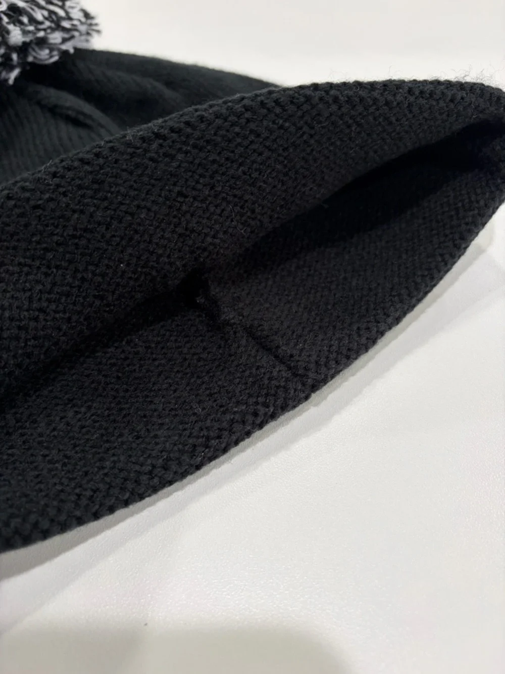 Obermeyer Nordic Pom Beanie Black Adult Women's Men's NWT White Pattern